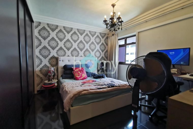 706 Woodlands Drive 40 HDB 5 Room for Sale