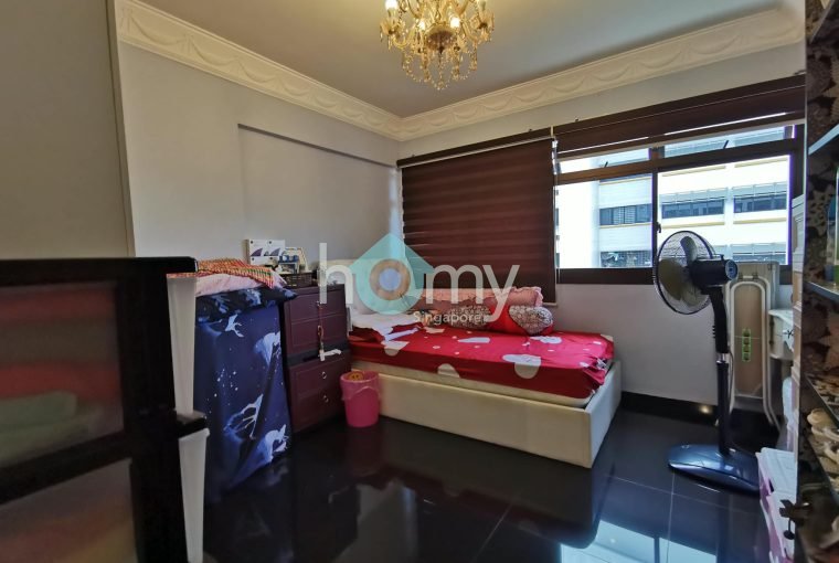 706 Woodlands Drive 40 HDB 5 Room for Sale