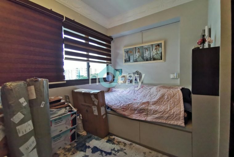 706 Woodlands Drive 40 HDB 5 Room for Sale